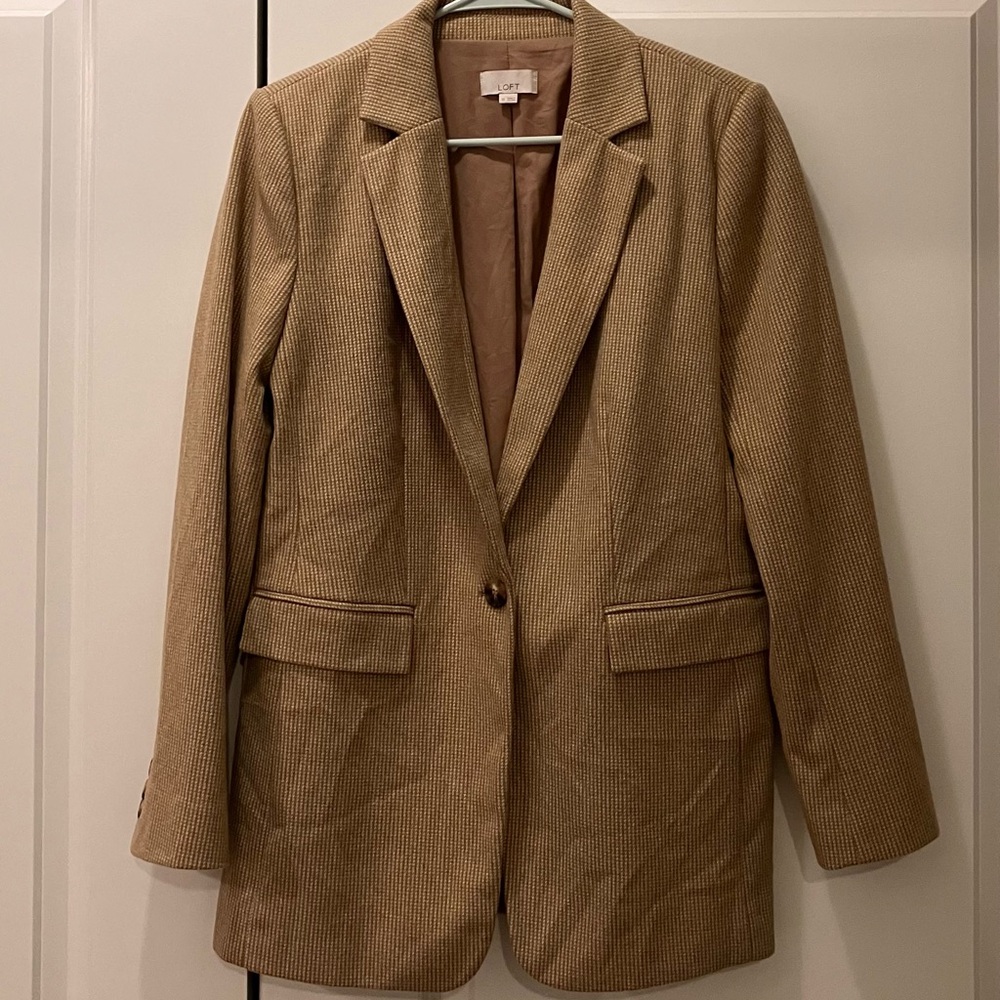 LOFT camel blazer - super soft yet structured! Front pockets still stitched.